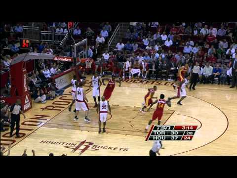 Kyle Lowry Spinning Between Defenders