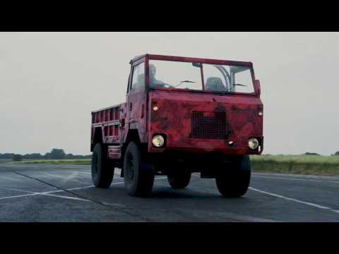 Spray-Painting a big Red Defender