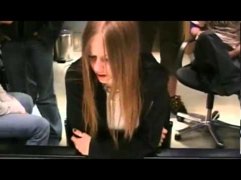 Avril Lavigne - Knocking On Heavens Door (Child Soldiers / War)