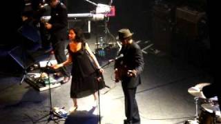 PJ Harvey Y John Parish 'Urn with dead flowers in a drained pool' Y 'The Soldier' (Incompleta)