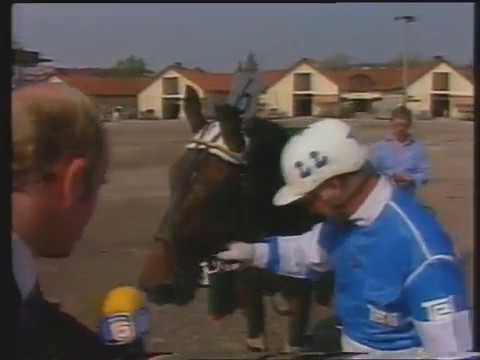 Master F. & Lars Lindberg vinner Bronsdivisionen under Elitloppshelgen 1985.