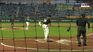 [分享] 黃載均 因不滿電子好球帶摔頭盔被驅逐出場