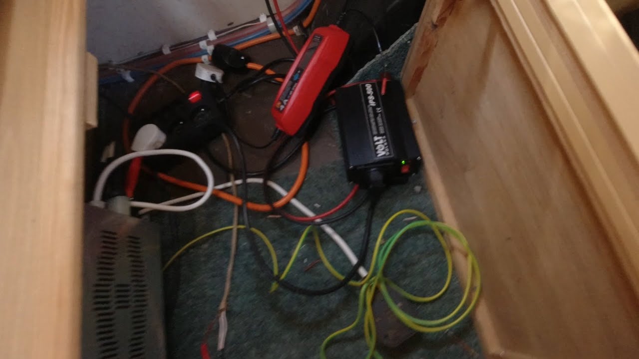 Prąd w przyczepie kempingowej na przetwornicy z akumulatora 100Ah