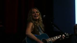 Jennifer Nettles - "Who Says You Can't Go Home" (Live in New York City)