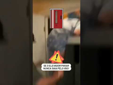 Se o elevador estiver travado, nunca saia pelo vão.