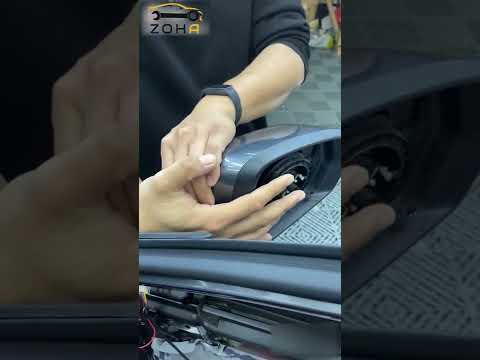 Removing side mirror cover إزالة غطاء المرآة الجانبية