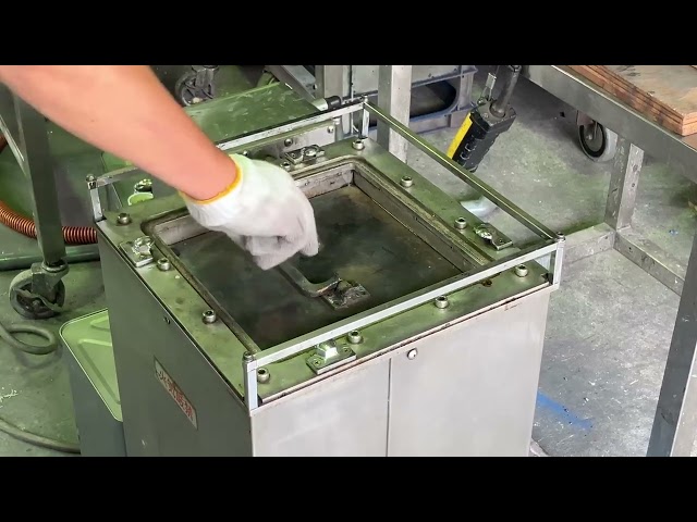 天板開封時の様子（処理後）/溶剤再生回収装置「ハルマスターII（流水式）」