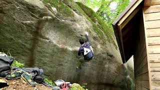 Video thumbnail of じゅんこ, 二段 (7b). 白州ボルダー (Hakushu Boulders)