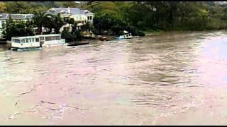 preview picture of video 'Nahoon River flooding from Batting Bridge - 2011/06/10 09H44'