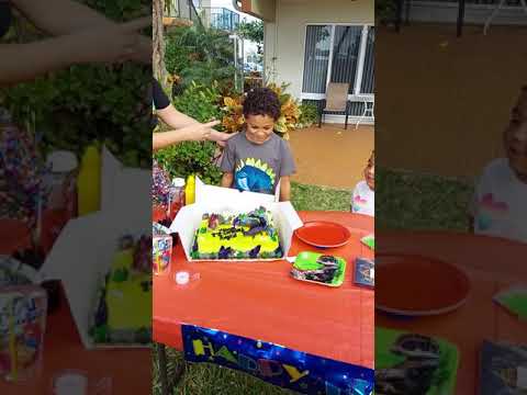 back away from the cake, Fateen!!!