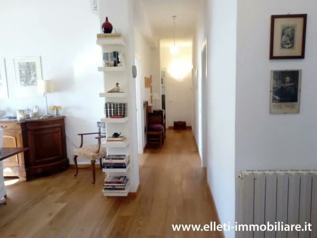 Massa vicinanze Viale Stazione, appartamento di ampia metratura posto al piano terzo con ascensore,