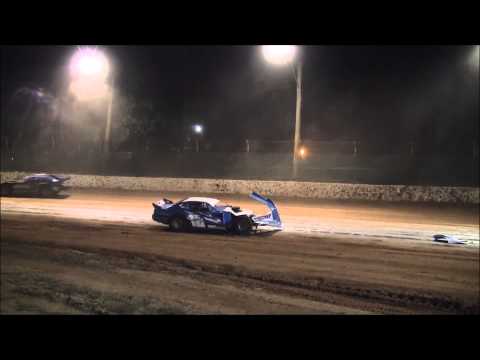SUPER SEDAN CRASH 9th MAY 2015.MARYBOROUGH SPEEDWAY