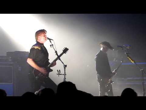 "The Bronze" Queens of the Stone Age (live) 2011
