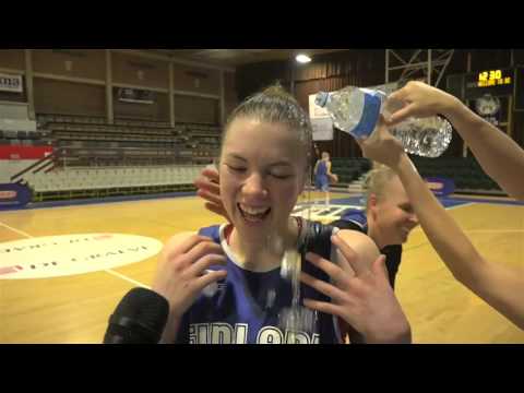 Helmi Tulonen tulokaskasteessa - kirjaimellisesti