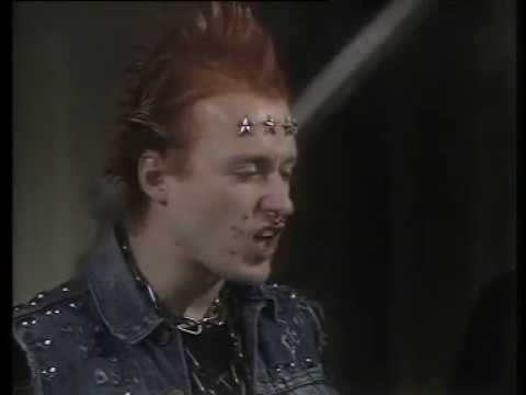 The Young Ones Season 2 Episode 02   Cash
