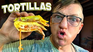 Второй рецепт опять жЭ двух Тортилья с начинкой  готовим с Любовью Геннадьевною. Завтрак для всей семьи из двух человек штук. 5 минут Тортилья готов. 
В эфире Кулинарный канал #умакса 
Тортилья с начинкой за 5 минут. Завтрак для всей