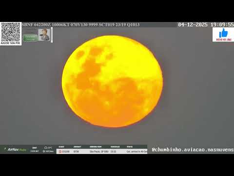 Super lua cheia nascendo de frente para câmera ao vivo aeroporto internacional de navegantes 