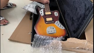 Video thumbnail for UnBoxing Kurt Cobain Fender Jaguar Road Worn 2012 and Sound Demo by Beheaded NoPants