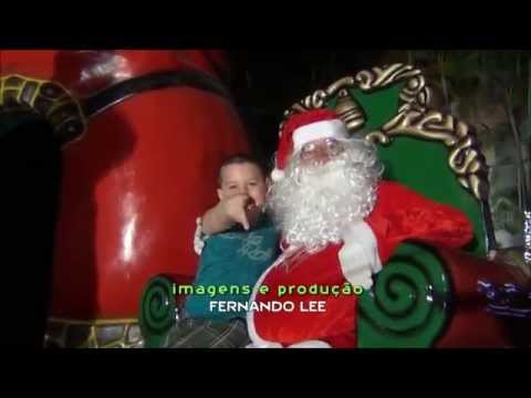 A alegria das crianças com o papai Noel em Tubarão, SC.
