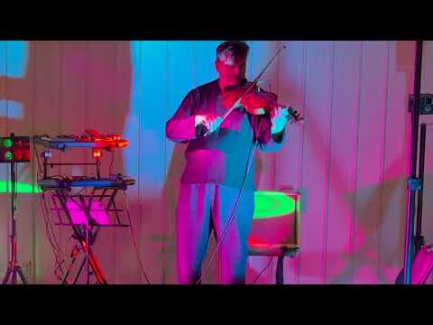 Violin Man and Hendrik De Vries on electric viola!
