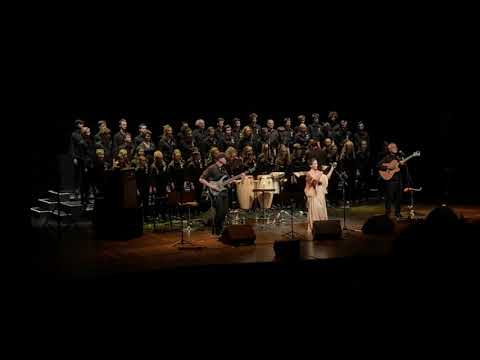 Mishaela - Noa with choir of La Maitrise de la Loire