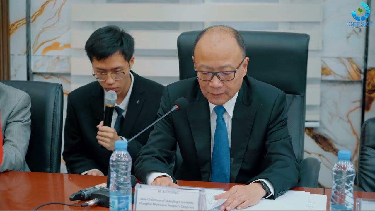 Intervention de M. Xu Yisong, Vice-Président du Comité permanent de l'Assemblée populaire municipale de Shanghai lors de la réunion à la mairie de la capitale.