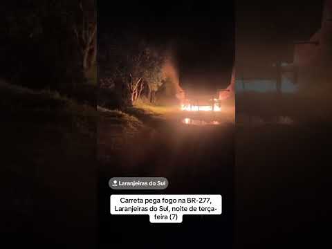 Carreta pega fogo na BR-277,  Laranjeiras do Sul, noite de terça-feira (7)
