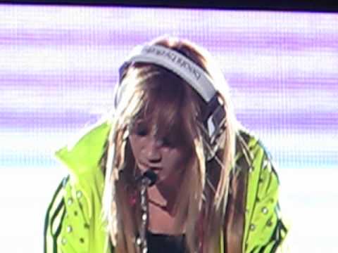 2NE1 New Evolution Tour NJ 120817 CL DJing