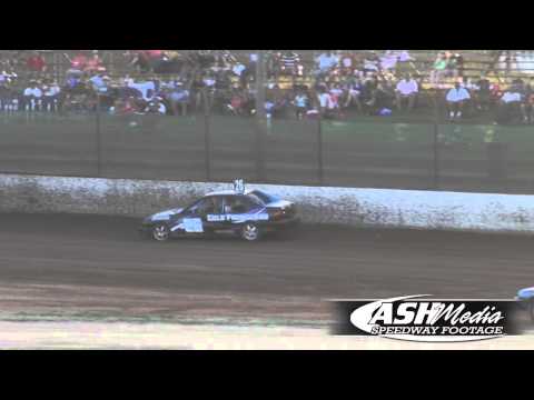 4 Cylinder Sedans: James Elliot and Brendan Webber Crash - Maryborough Speedway