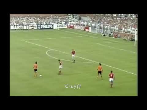 Cruyff and van Hanegem set up successful attack vs Bulgaria #WorldCup74