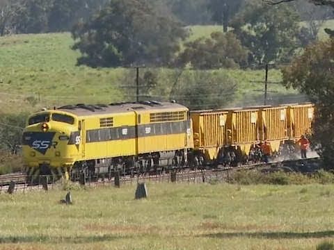 ARTC Ballast Train with SSR locomotives - Streamlined EMD diesels  locomotives Part 3 - PoathTV