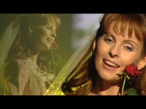 Iveta Bartošová | Rozvíjej se poupátko | 2000 | TV