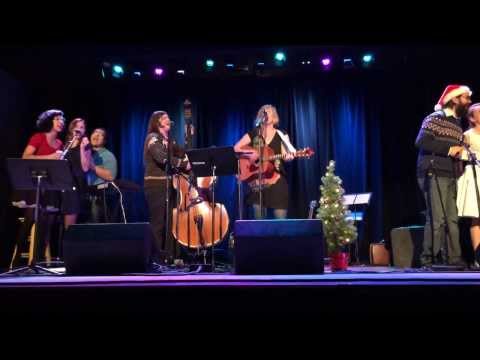 Anna Vogelzang & Andrew Young - Mr. Gingerbread Man (feat. the Wintersong Family)