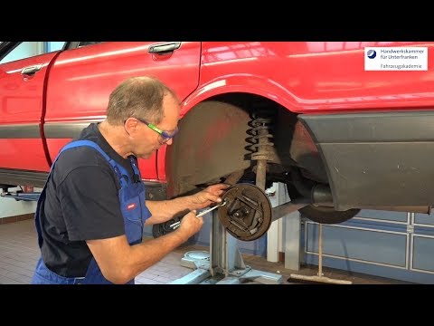 Vintage car: Changing drum brake shoes with Thomas Geis
