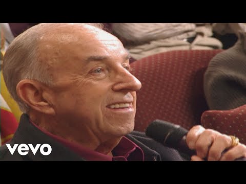 Gaither - This Ole House [Live] ft. George Younce