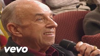 Bill &amp; Gloria Gaither - This Ole House [Live] ft. George Younce