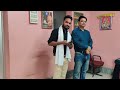 naam teraa zabaa.n par vo laate hu.e