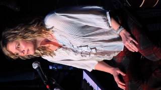 Jennifer Nettles Singing Me Without You-Girls With Guitars