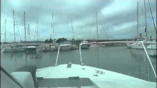 preview picture of video 'Jeanneau  Meryfisher 625 leaving marina'