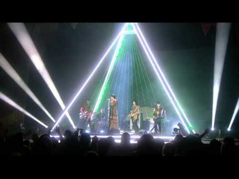 Rihanna and The Klaxons - Umbrella - BRIT Awards (20/2/08)