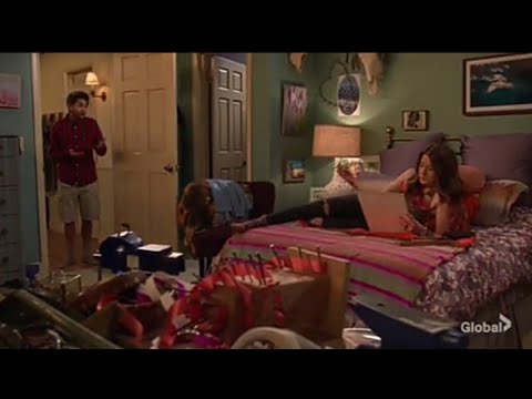 United States of Al S1E3 - Al enters a woman's room for the first time.