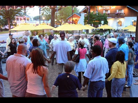 Bavarian Inn's Linda Lee & The Golden-Aires