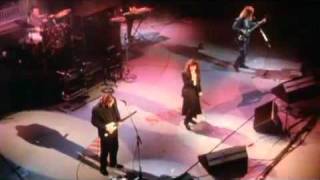 Kate Bush &amp; David Gilmour &quot;Running Up That Hill&quot; Live 1987
