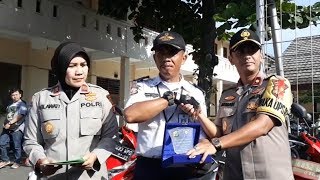 Hari Satpam Indonesia, Polres Beri Penghargaan Penjaga SMAN 4 Tangsel yang Telaten Menata Motor