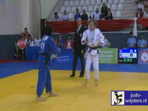 Judo 2009 Antalya: Tugba Zehir (TUR) - Lucile Duport (FRA) [-52kg].avi