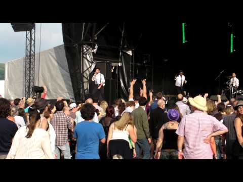 Gentleman's Dub Club - Too Little Too Late (Reggae version) (live at Wychwood festival - 01/06/14)