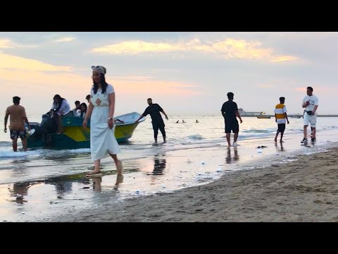 Exploring Bandar Abbas Beach | A Stunning Persian Gulf Destination 🇮🇷