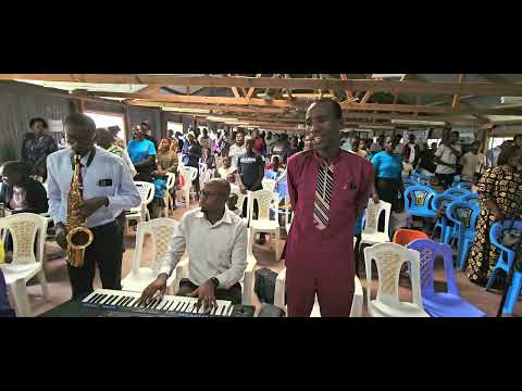 Mchungaji mpenzi live accompanied with saxophone 🎷 