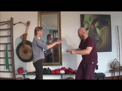 Körpersprache  am Beispiel der Hohlkreuzhaltung