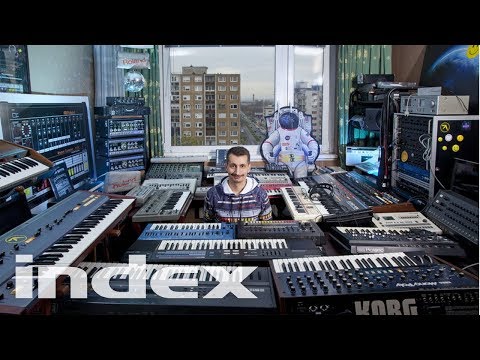 Galactic Jackson: Reggel pincér, este szintikirály